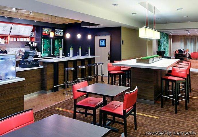 Courtyard Sarasota Bradenton Airport Hotel Restaurant photo