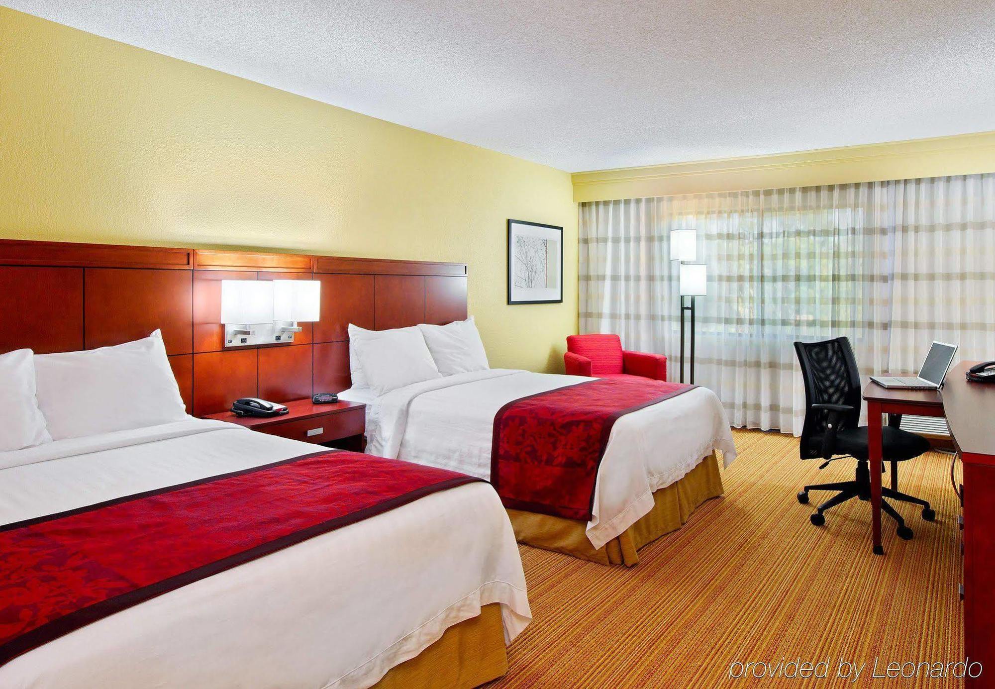 Courtyard Sarasota Bradenton Airport Hotel Exterior photo