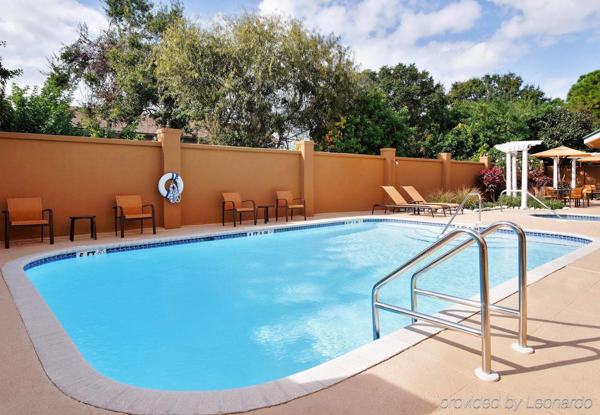 Courtyard Sarasota Bradenton Airport Hotel Exterior photo