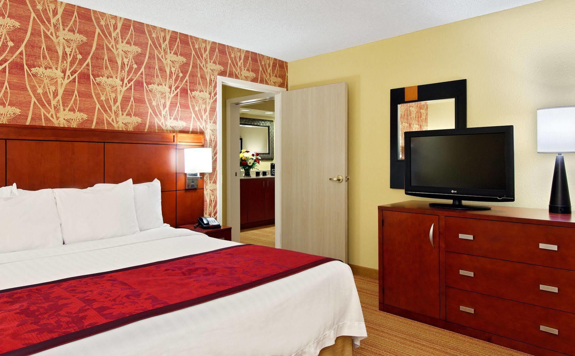 Courtyard Sarasota Bradenton Airport Hotel Exterior photo