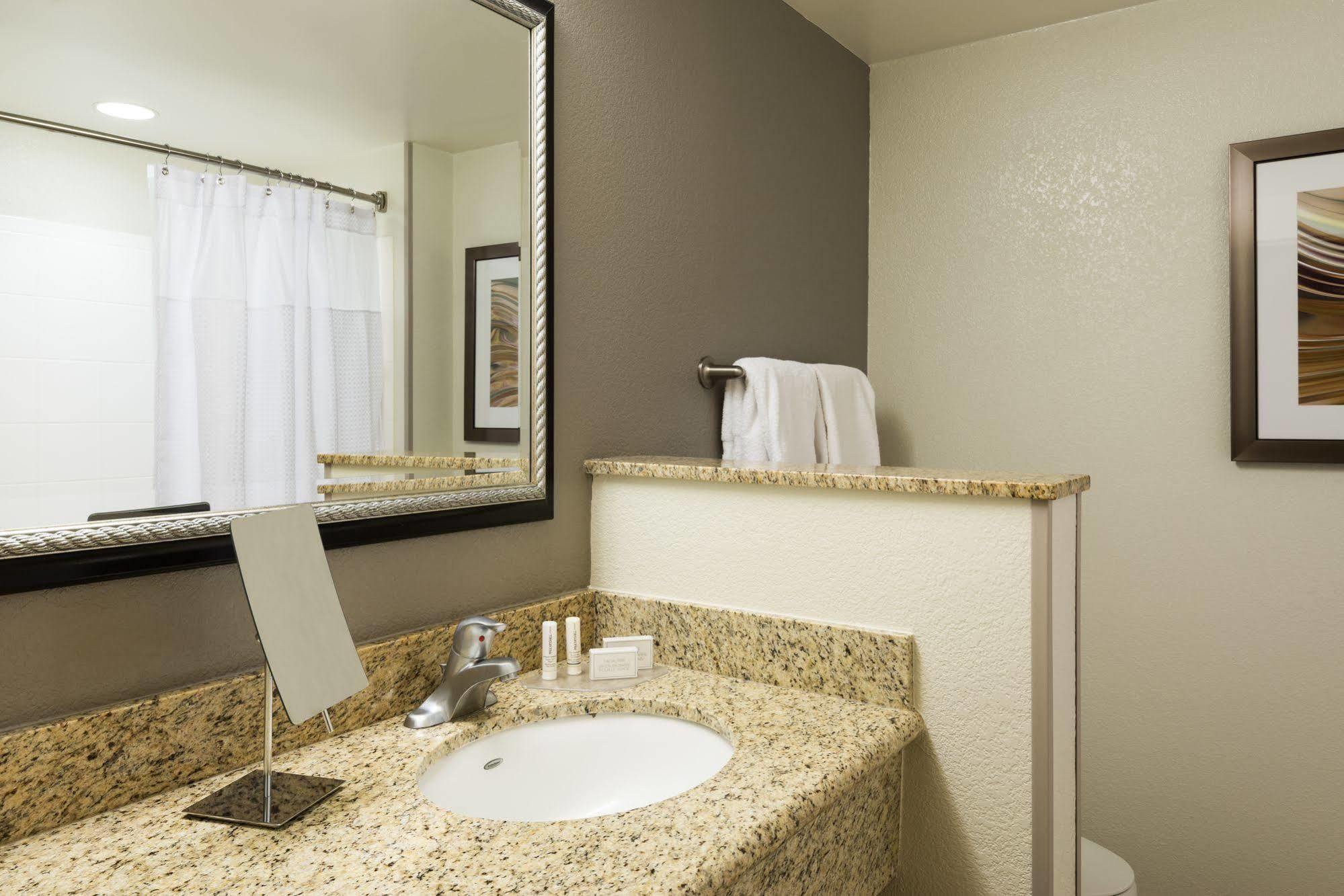 Courtyard Sarasota Bradenton Airport Hotel Exterior photo